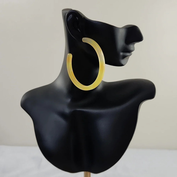 HOOP earring set. Plastic lightweight. - Picture 3 of 8